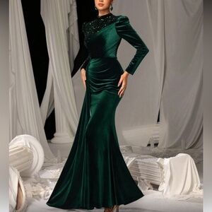 Emerald Green Long Sleeve Velvet Evening Dress
